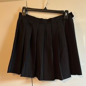 Classic Black Pleated Skirt, Sz L